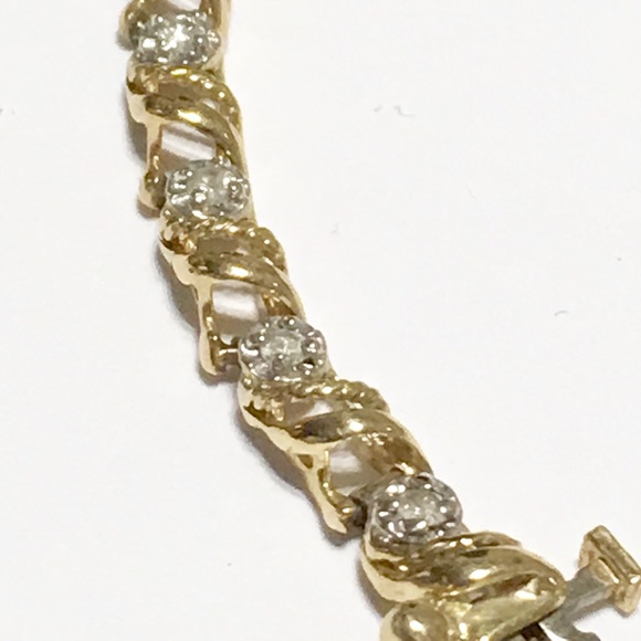 10 K Tennis Bracelet with White Diamonds - Picture 7 of 7